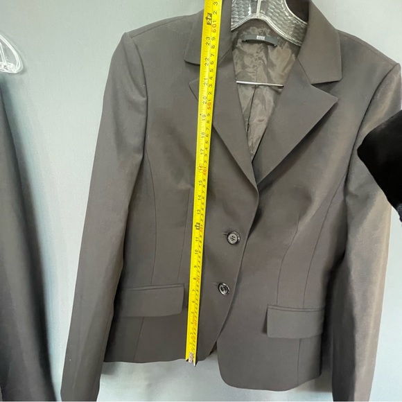 Hugo Boss women’s brown pantsuit. Blazer plus matching pants. Office buisness - Picture 10 of 12